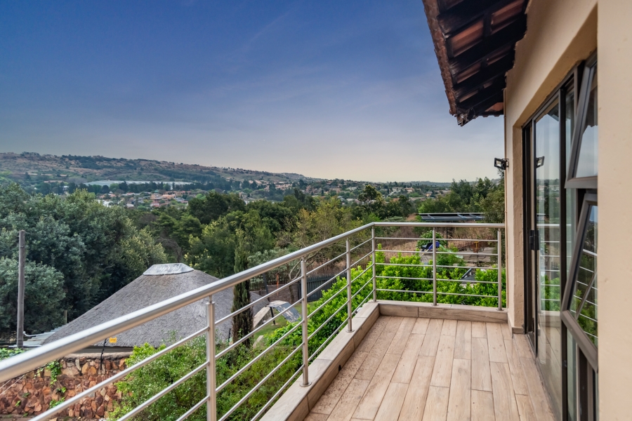 4 Bedroom Property for Sale in Roodekrans Gauteng