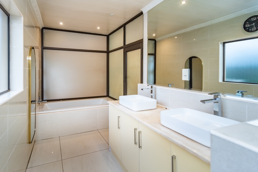 4 Bedroom Property for Sale in Roodekrans Gauteng