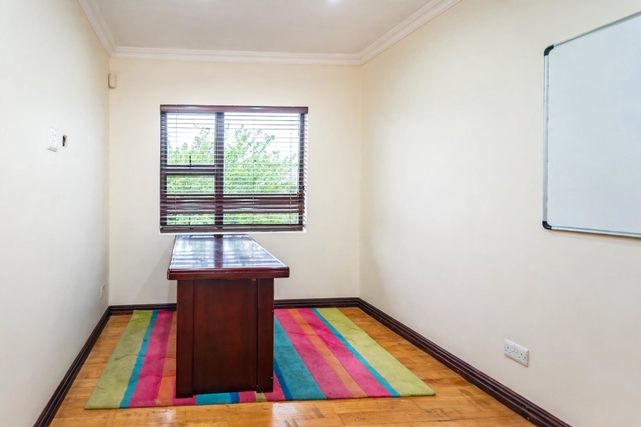 4 Bedroom Property for Sale in Roodekrans Gauteng