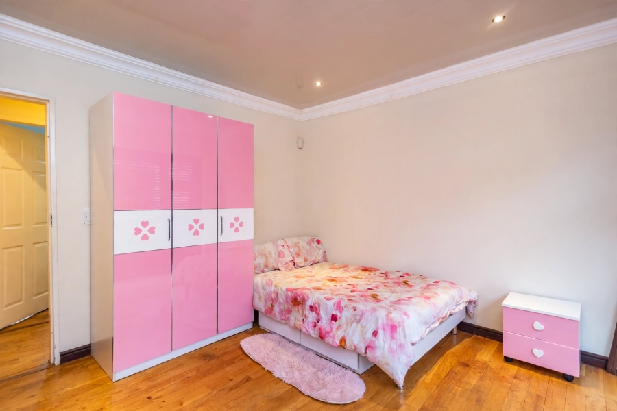 4 Bedroom Property for Sale in Roodekrans Gauteng