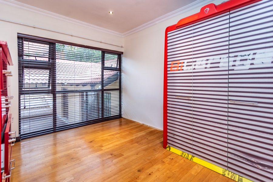 4 Bedroom Property for Sale in Roodekrans Gauteng