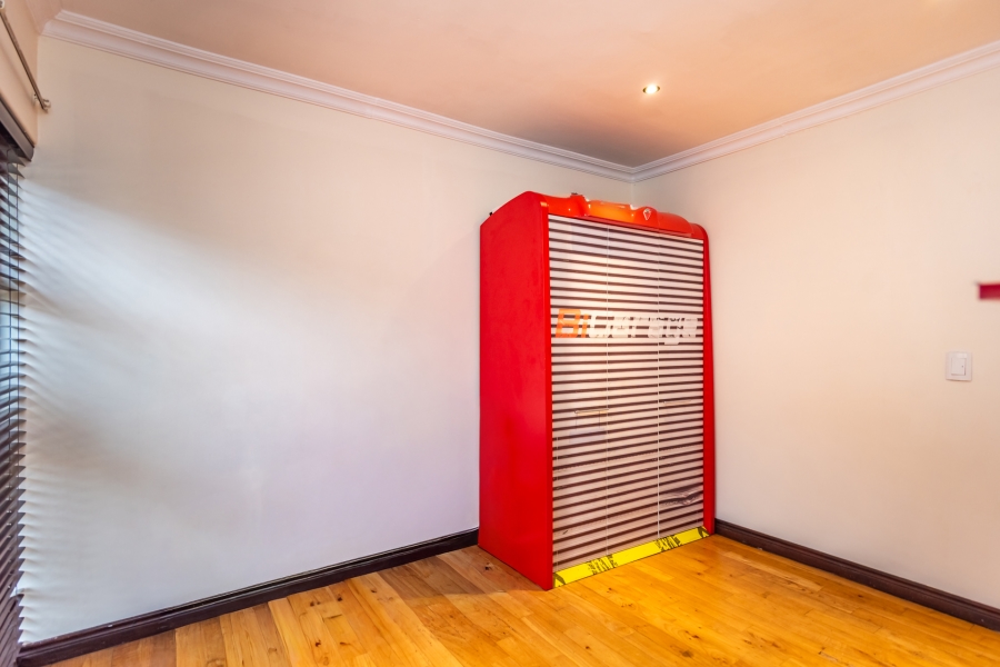 4 Bedroom Property for Sale in Roodekrans Gauteng