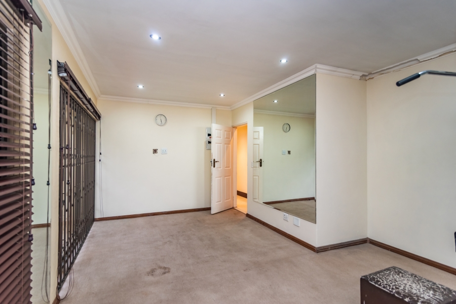 4 Bedroom Property for Sale in Roodekrans Gauteng