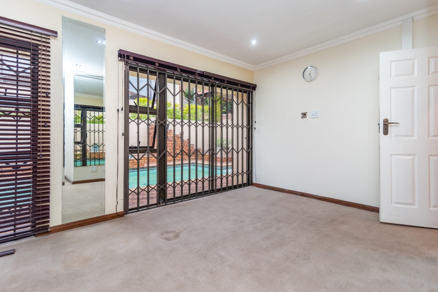 4 Bedroom Property for Sale in Roodekrans Gauteng