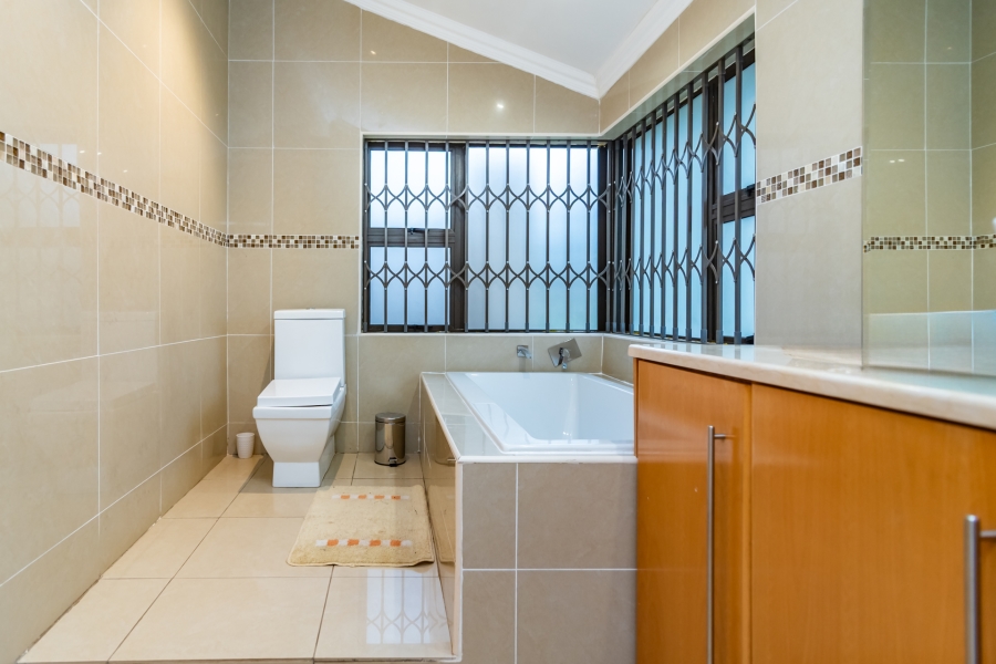 4 Bedroom Property for Sale in Roodekrans Gauteng
