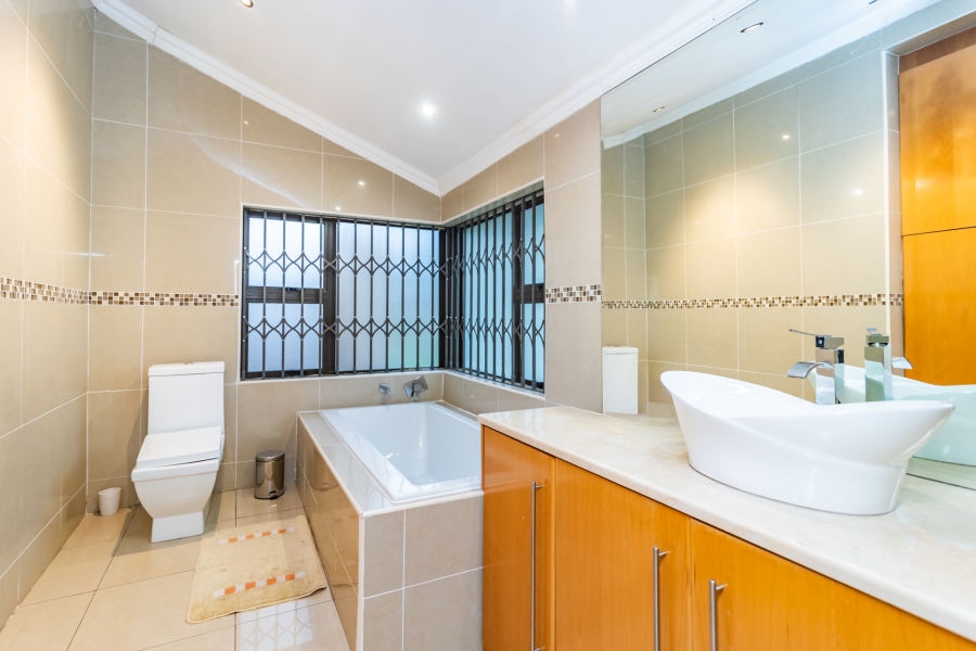 4 Bedroom Property for Sale in Roodekrans Gauteng