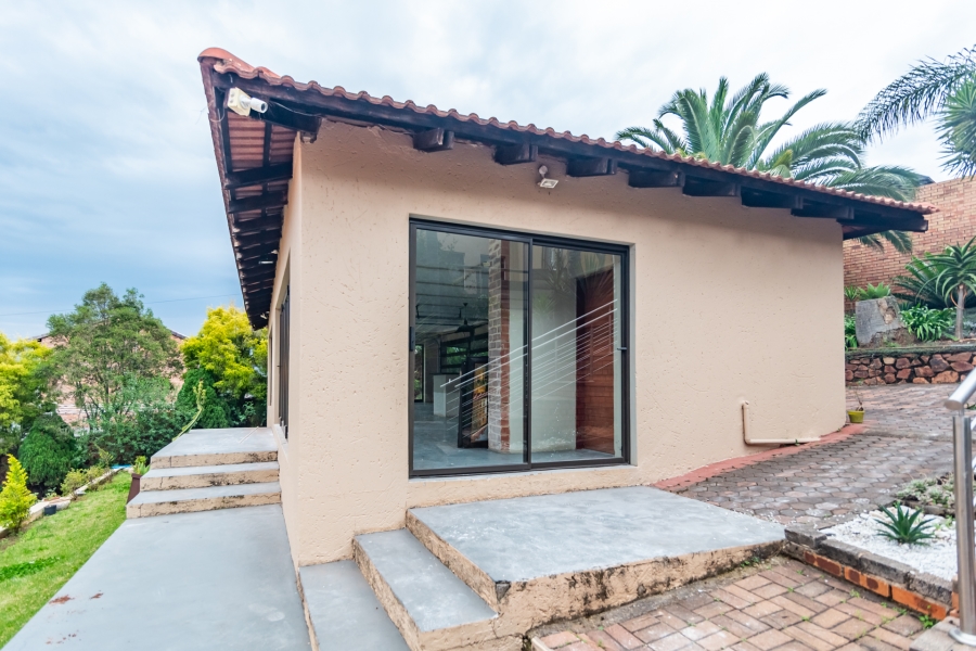 4 Bedroom Property for Sale in Roodekrans Gauteng