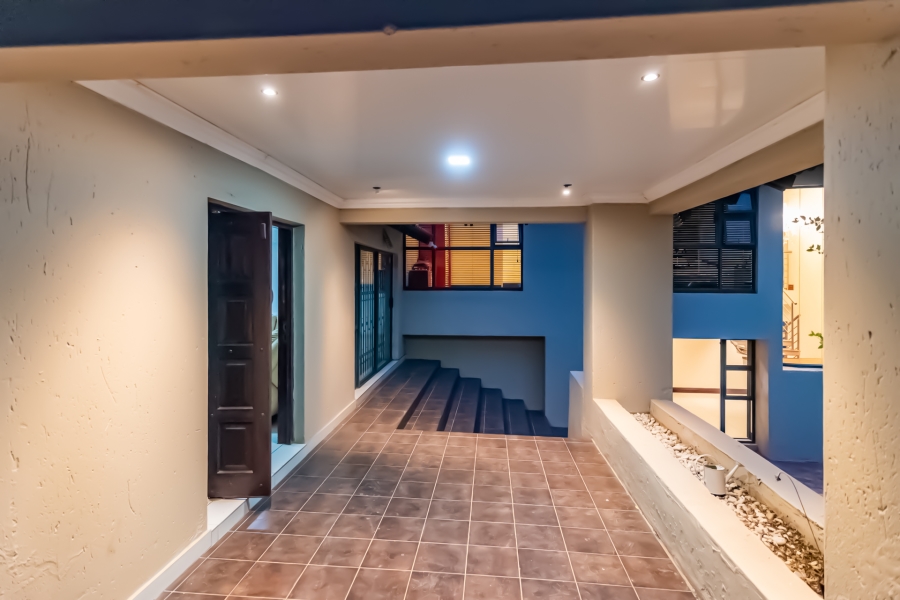4 Bedroom Property for Sale in Roodekrans Gauteng