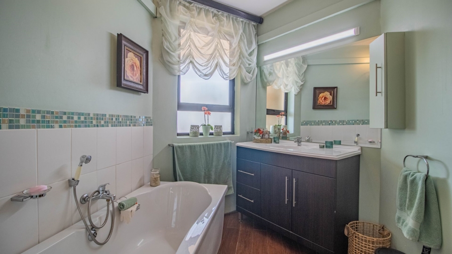 To Let 6 Bedroom Property for Rent in Bedfordview Gauteng