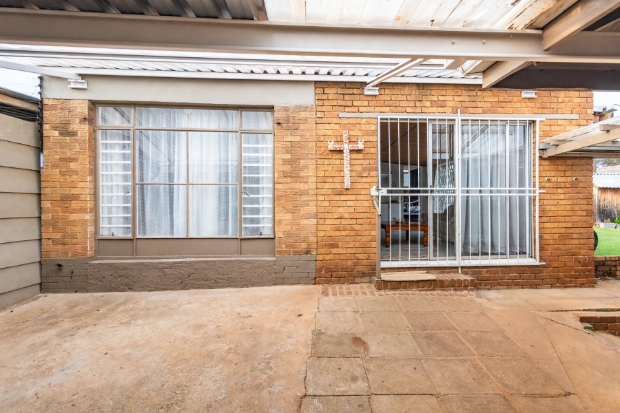 3 Bedroom Property for Sale in Kenmare Gauteng