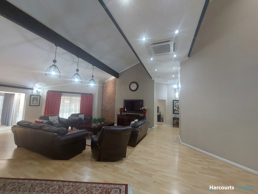 6 Bedroom Property for Sale in Three Rivers Gauteng