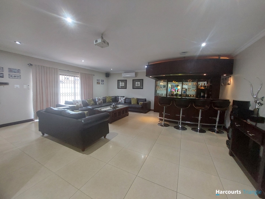 6 Bedroom Property for Sale in Three Rivers Gauteng