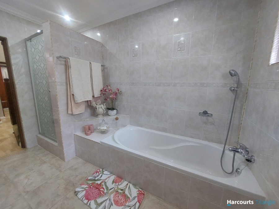 6 Bedroom Property for Sale in Three Rivers Gauteng