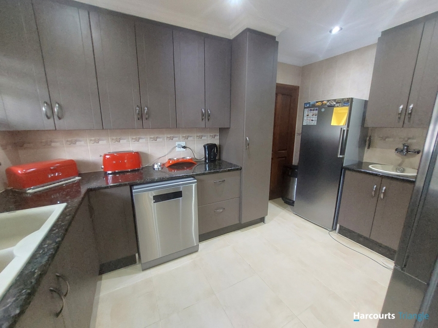 6 Bedroom Property for Sale in Three Rivers Gauteng