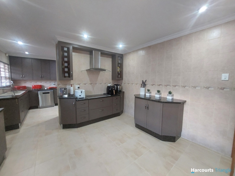 6 Bedroom Property for Sale in Three Rivers Gauteng