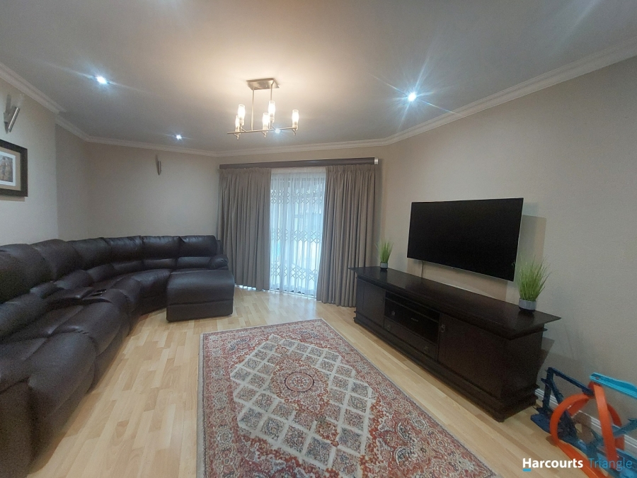 6 Bedroom Property for Sale in Three Rivers Gauteng