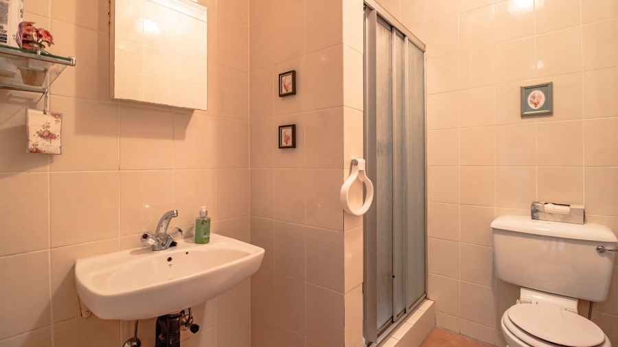2 Bedroom Property for Sale in Magaliessig Gauteng