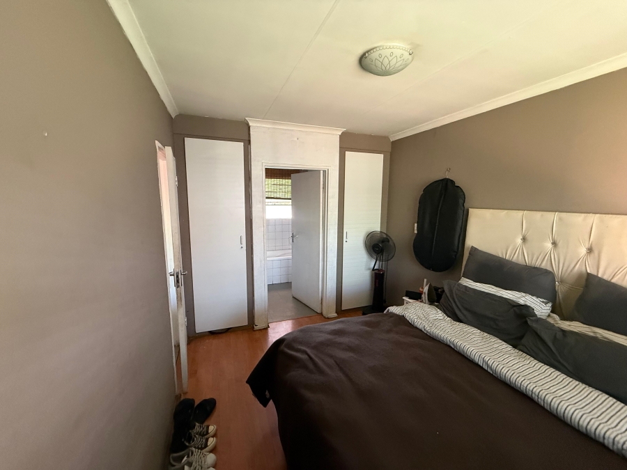 To Let 1 Bedroom Property for Rent in Castleview Gauteng