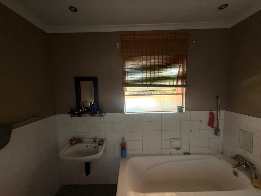 To Let 1 Bedroom Property for Rent in Castleview Gauteng
