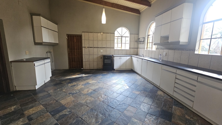 To Let 3 Bedroom Property for Rent in Crowthorne AH Gauteng