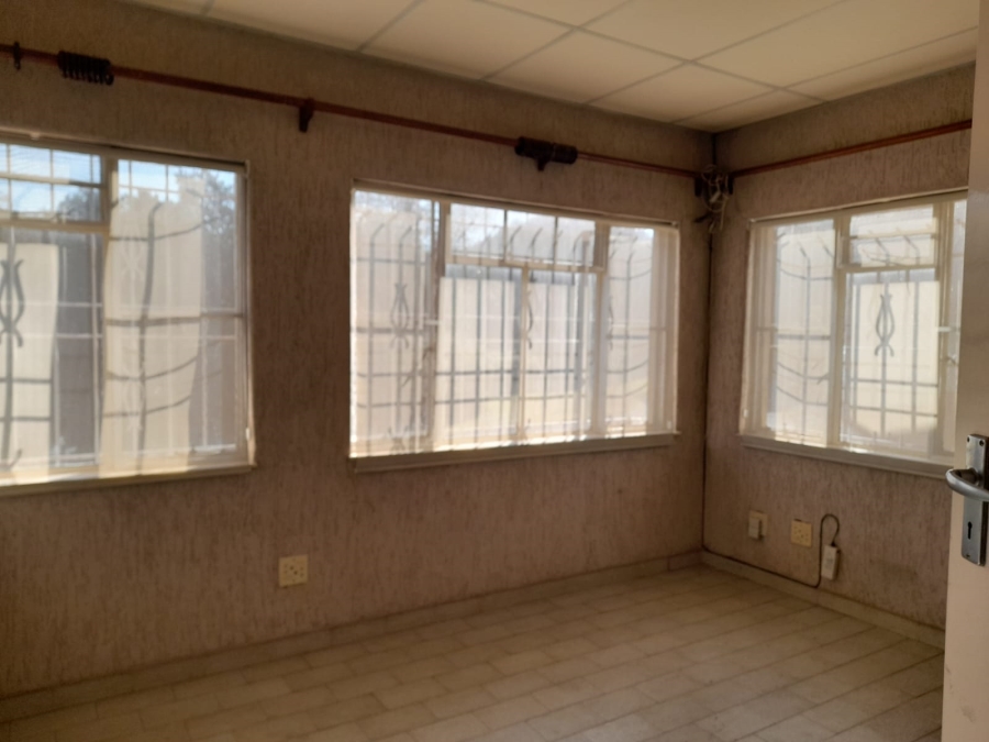1 Bedroom Property for Sale in Glen Austin Gauteng
