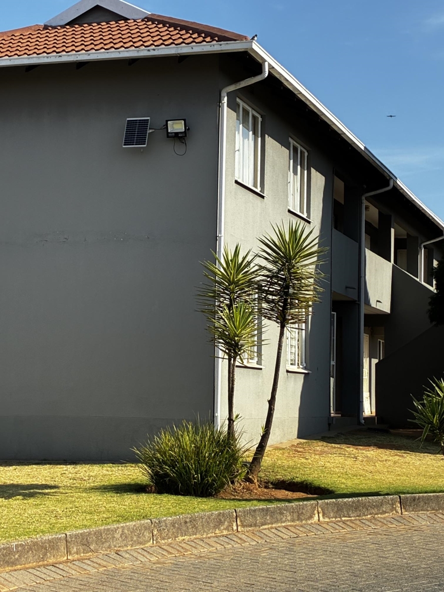 2 Bedroom Property for Sale in Glen Marais Gauteng
