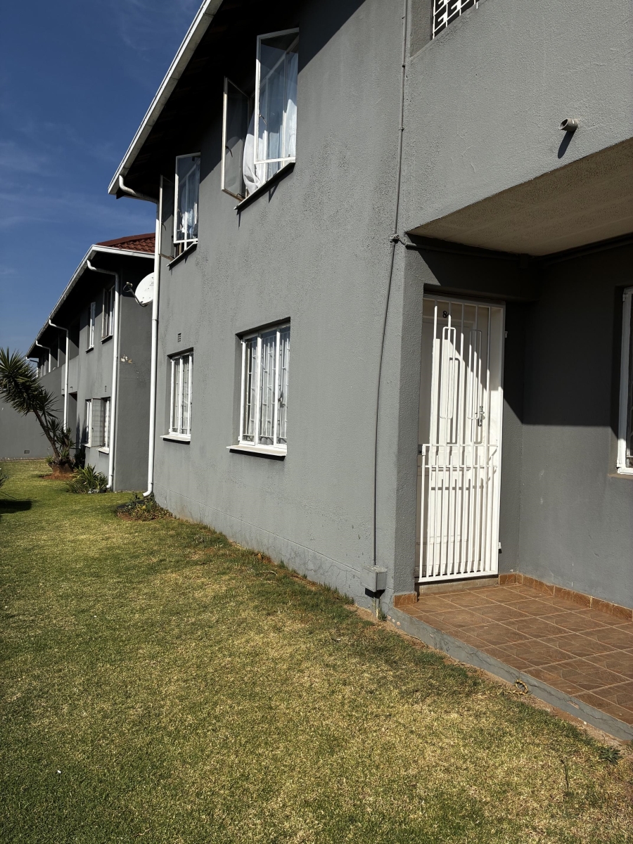 2 Bedroom Property for Sale in Glen Marais Gauteng