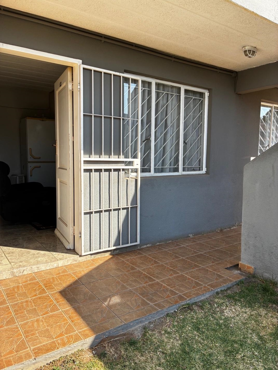 2 Bedroom Property for Sale in Glen Marais Gauteng