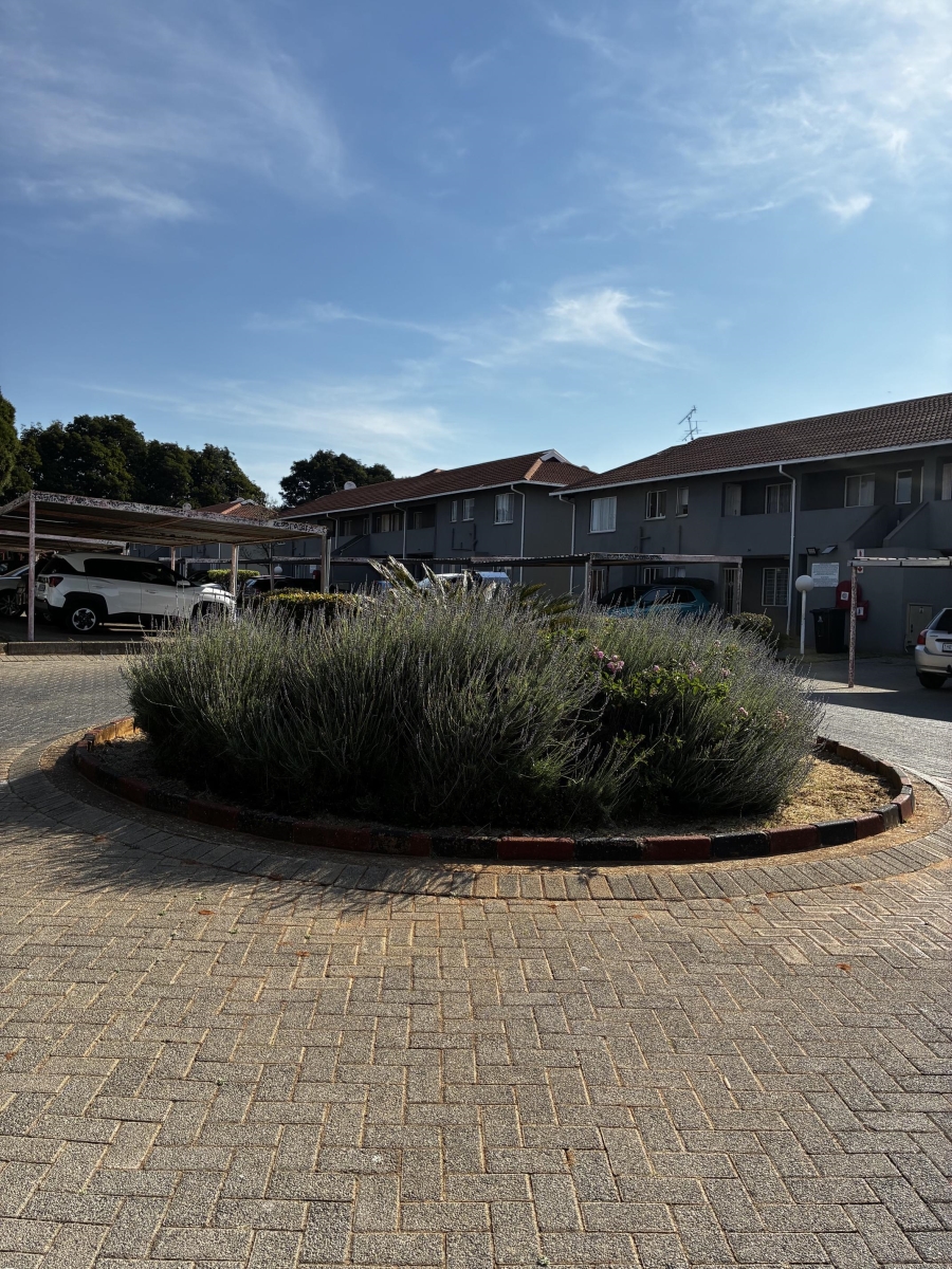 2 Bedroom Property for Sale in Glen Marais Gauteng