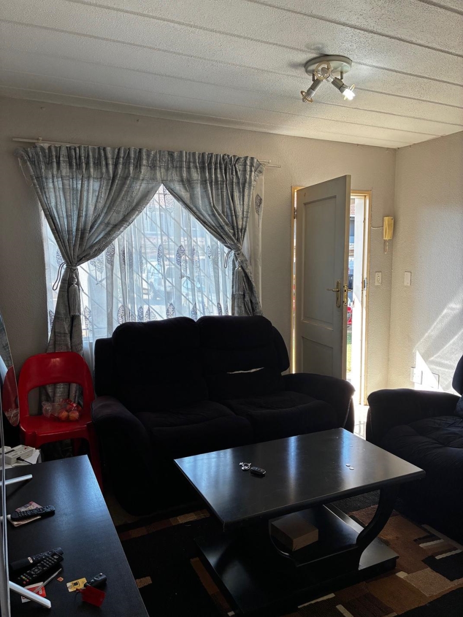 2 Bedroom Property for Sale in Glen Marais Gauteng