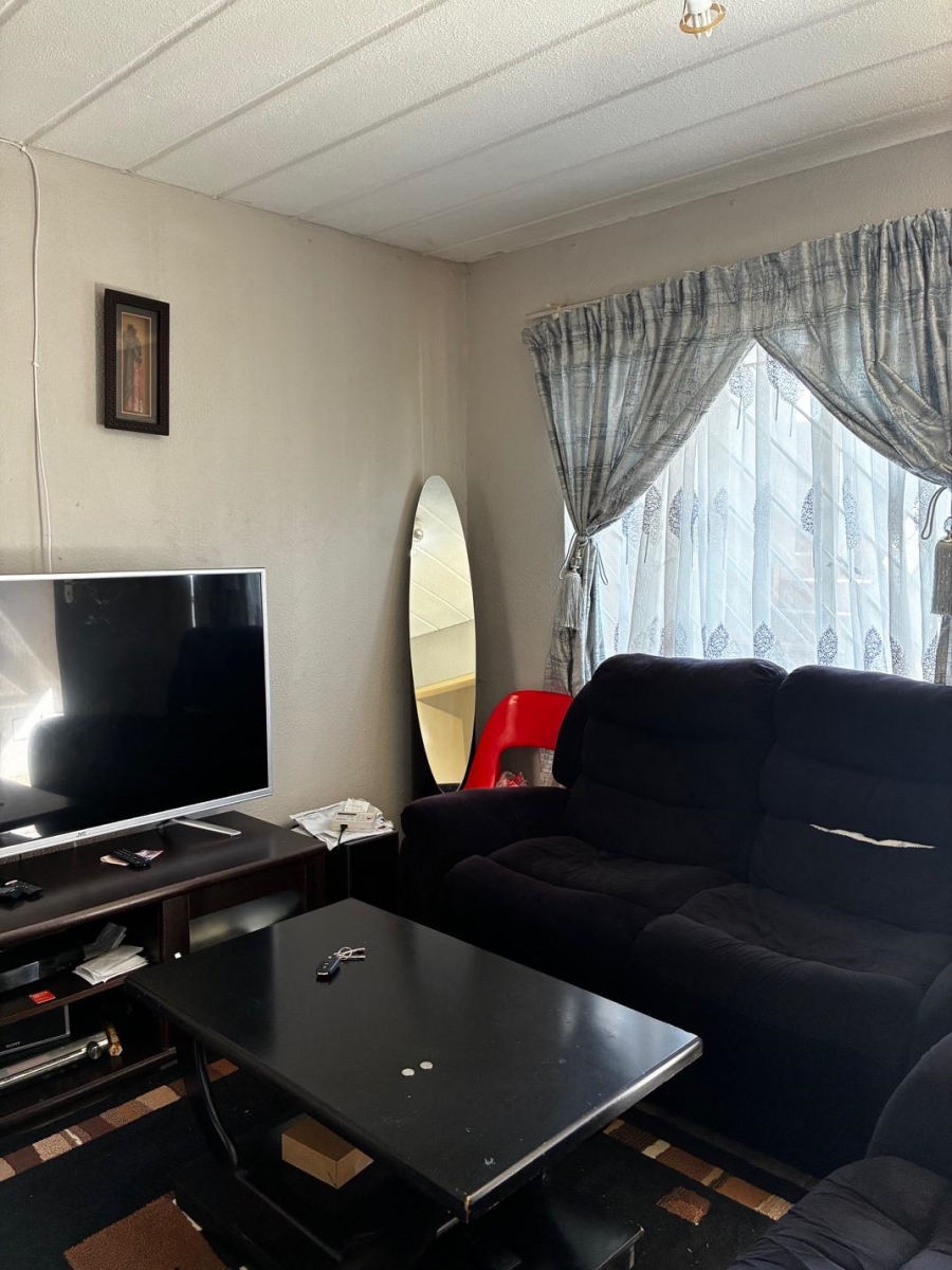 2 Bedroom Property for Sale in Glen Marais Gauteng