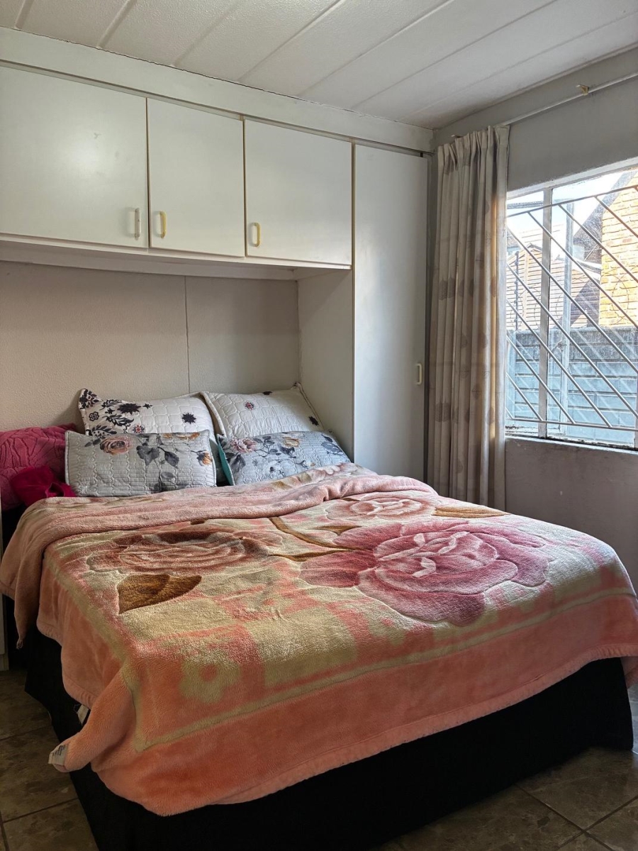 2 Bedroom Property for Sale in Glen Marais Gauteng