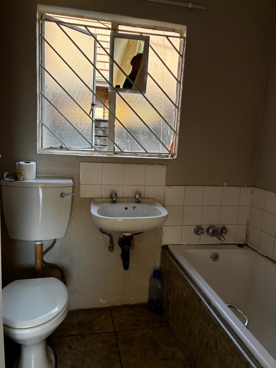 2 Bedroom Property for Sale in Glen Marais Gauteng
