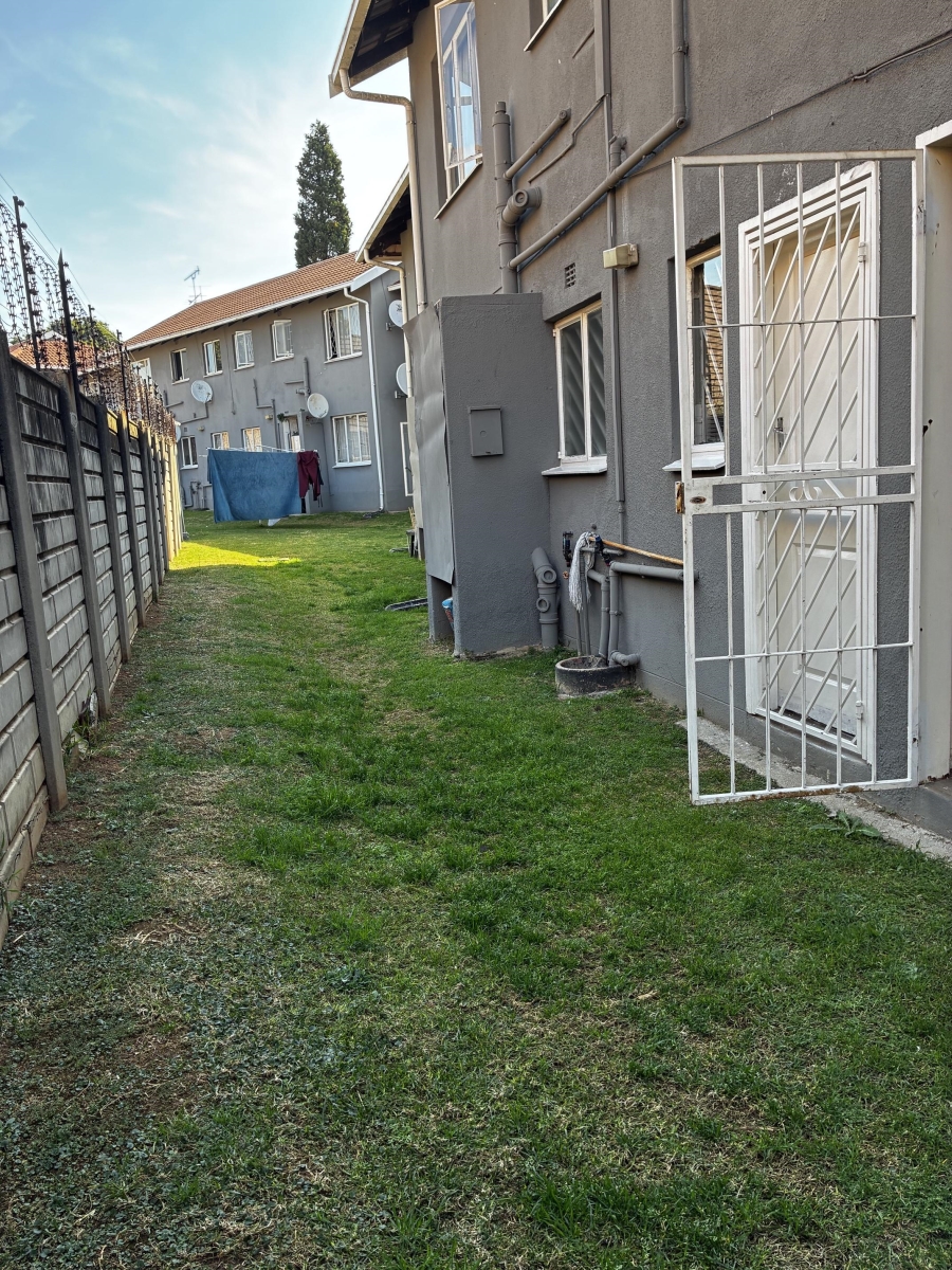 2 Bedroom Property for Sale in Glen Marais Gauteng