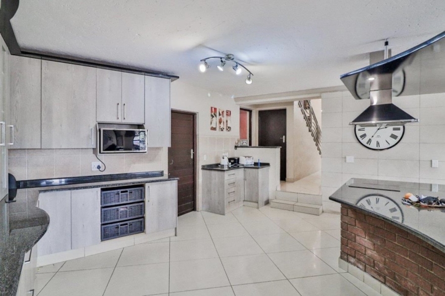 5 Bedroom Property for Sale in Meyersdal Gauteng