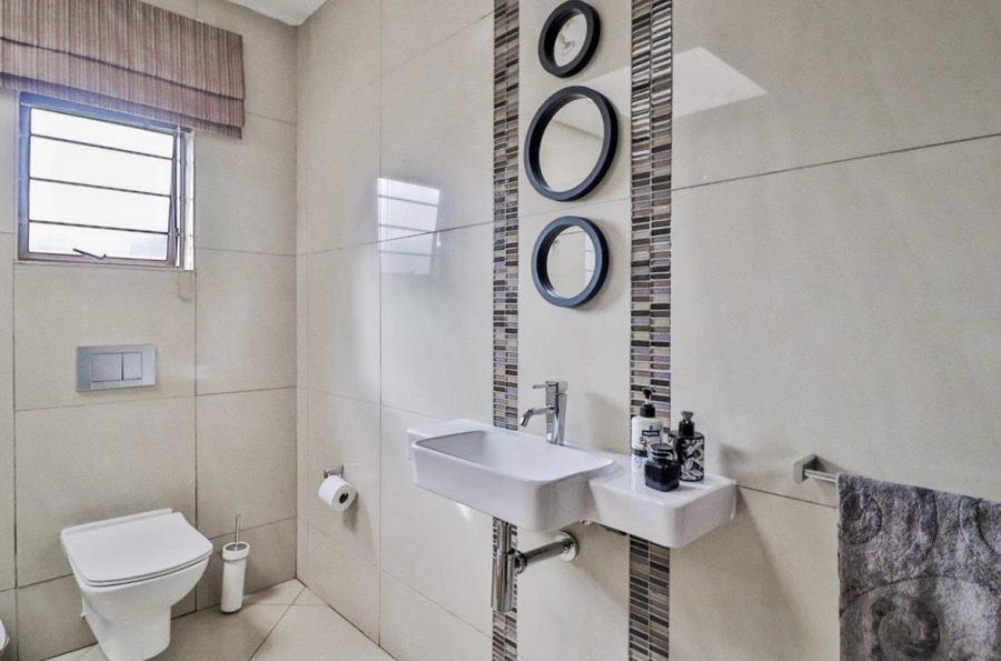 5 Bedroom Property for Sale in Meyersdal Gauteng