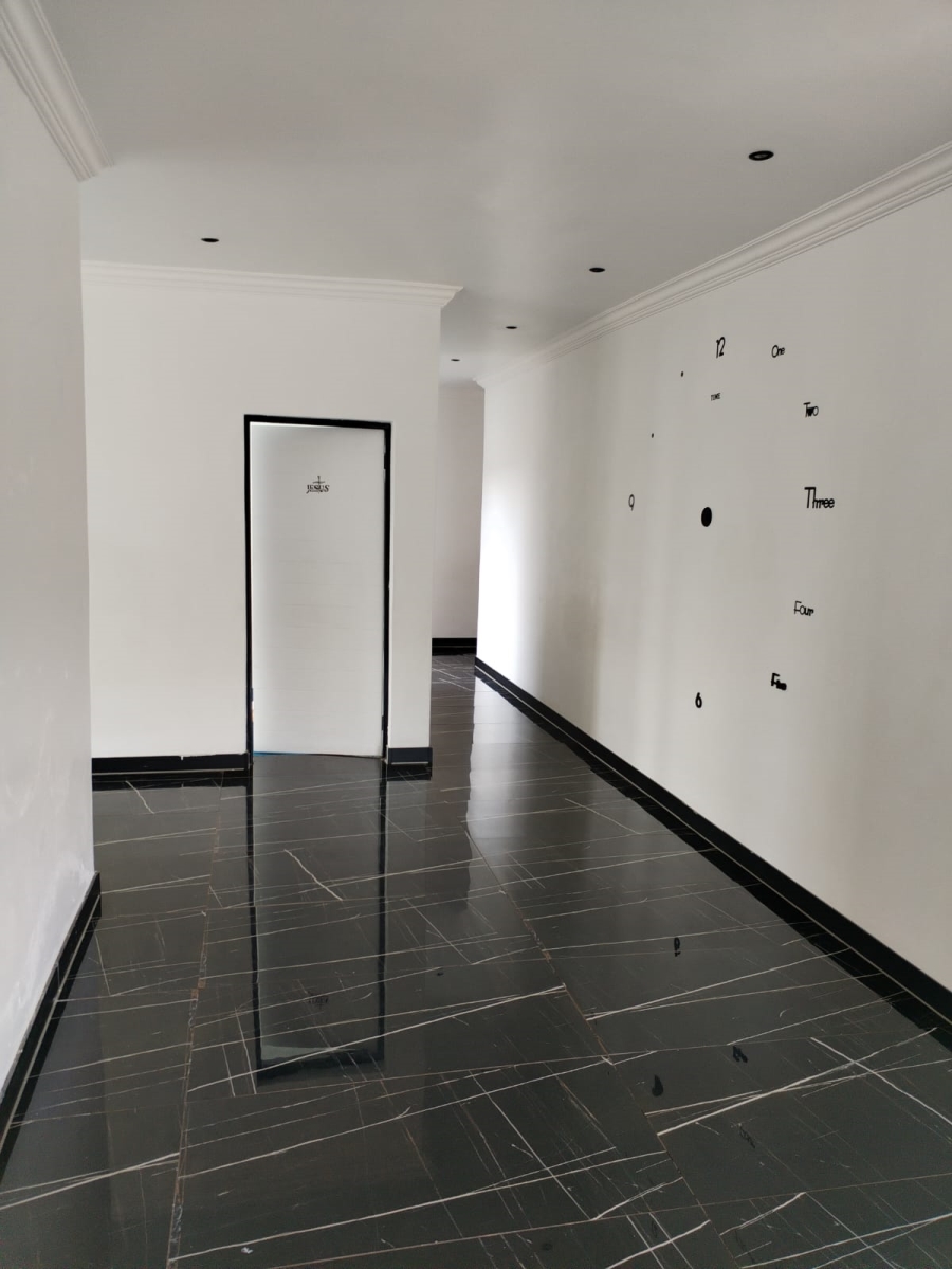 5 Bedroom Property for Sale in Theresa Park Gauteng