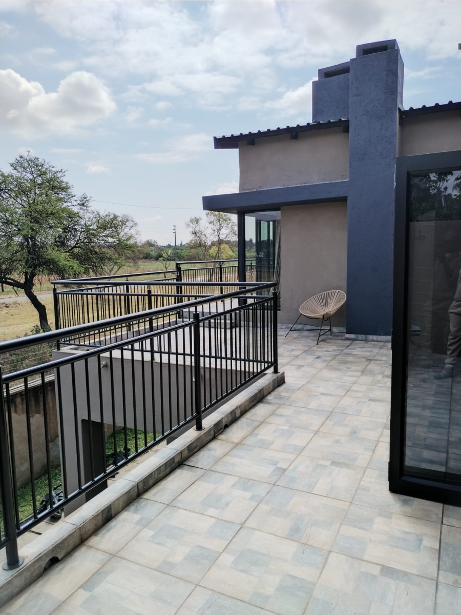 5 Bedroom Property for Sale in Theresa Park Gauteng