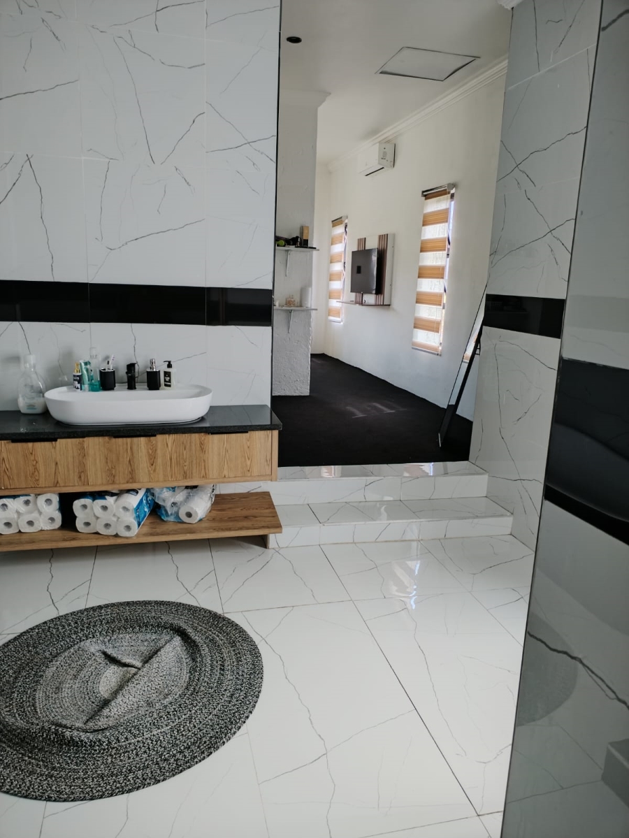 5 Bedroom Property for Sale in Theresa Park Gauteng