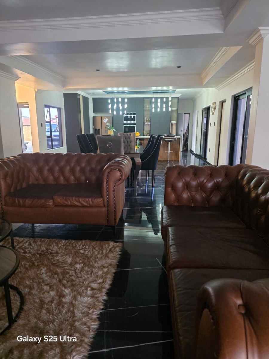 5 Bedroom Property for Sale in Theresa Park Gauteng