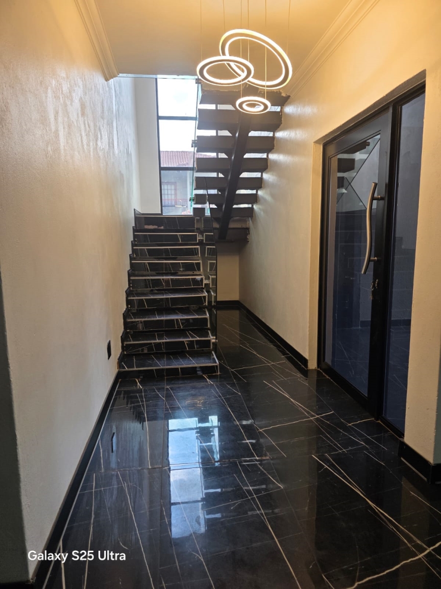 5 Bedroom Property for Sale in Theresa Park Gauteng