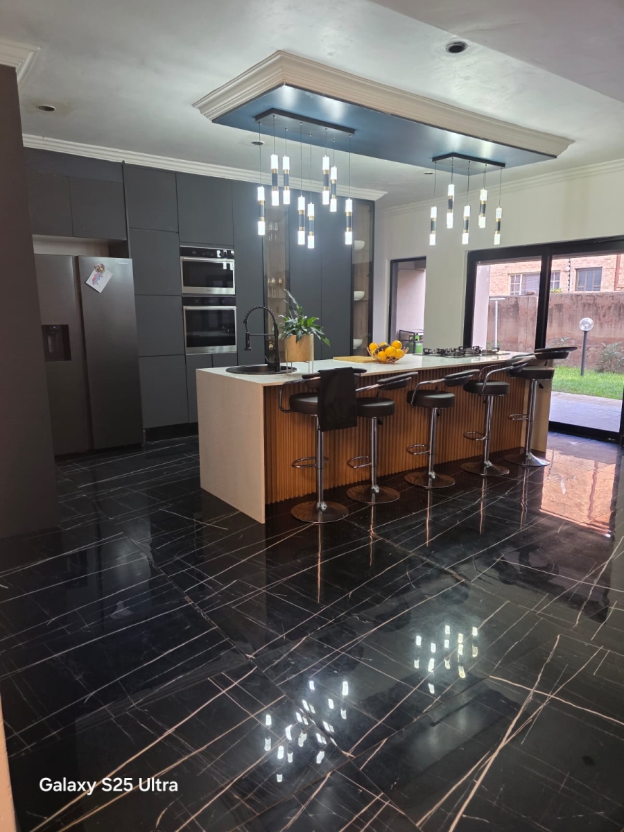 5 Bedroom Property for Sale in Theresa Park Gauteng