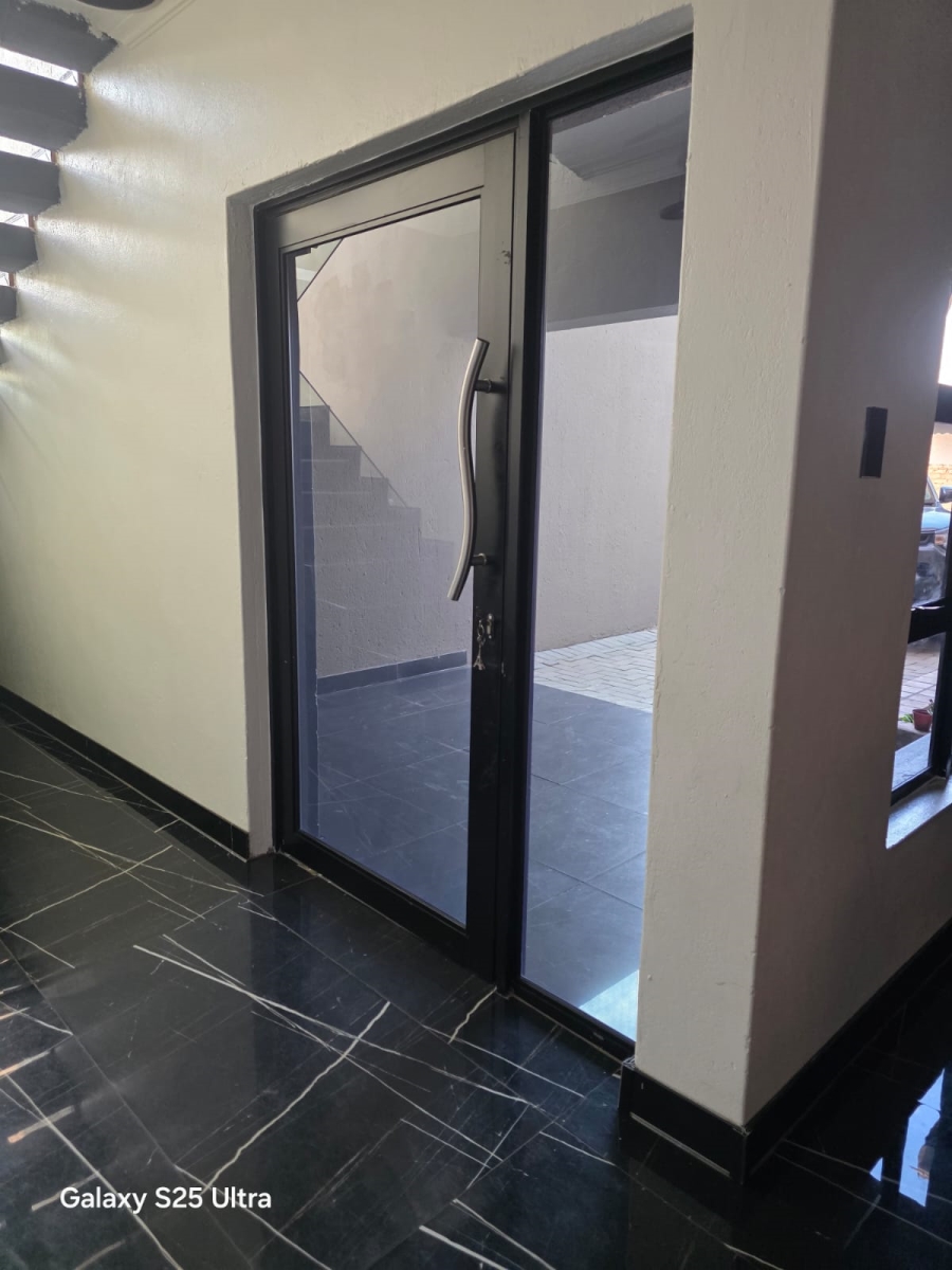5 Bedroom Property for Sale in Theresa Park Gauteng
