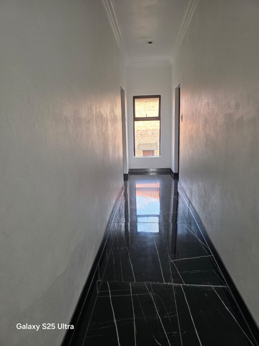 5 Bedroom Property for Sale in Theresa Park Gauteng