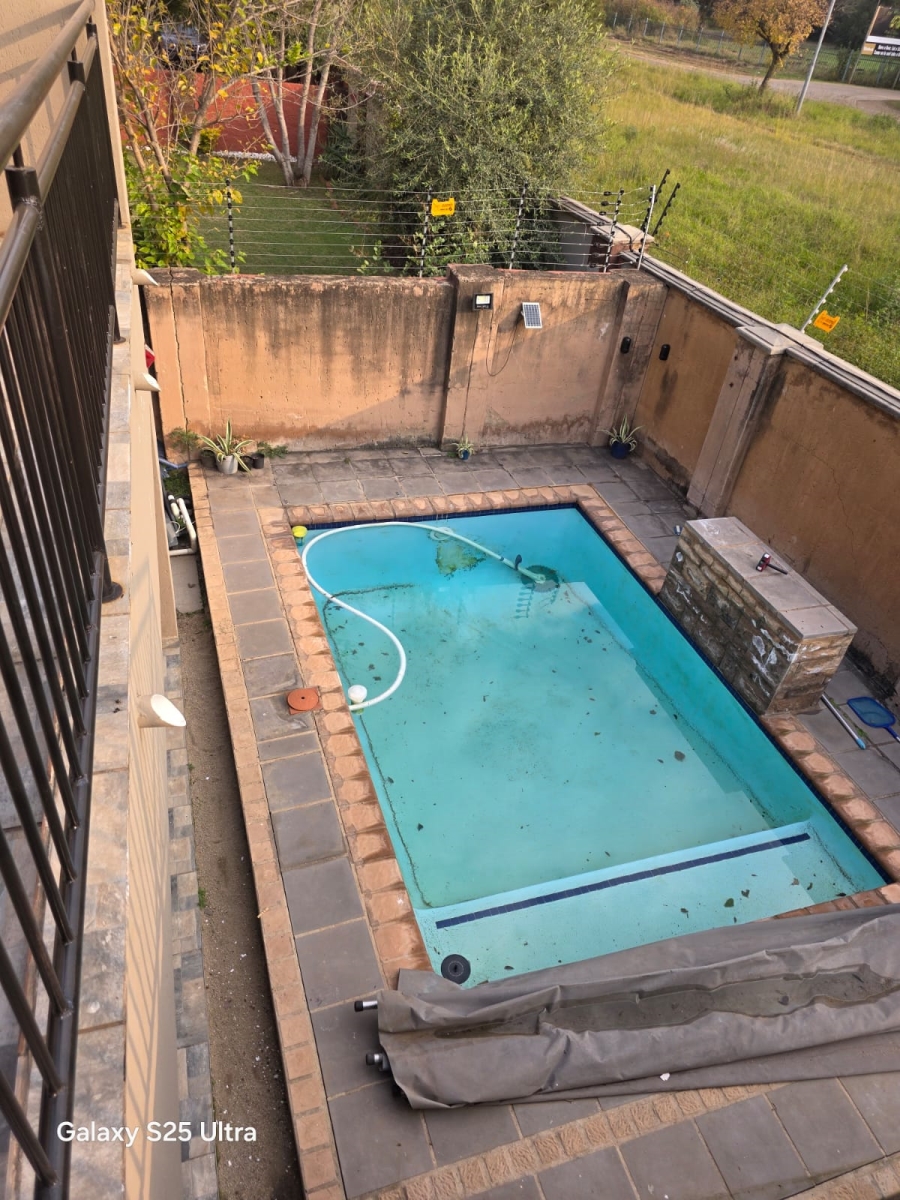 5 Bedroom Property for Sale in Theresa Park Gauteng
