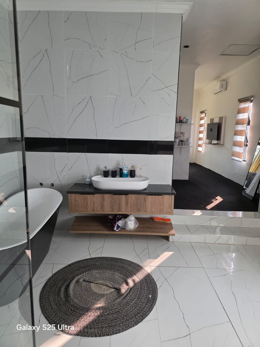 5 Bedroom Property for Sale in Theresa Park Gauteng