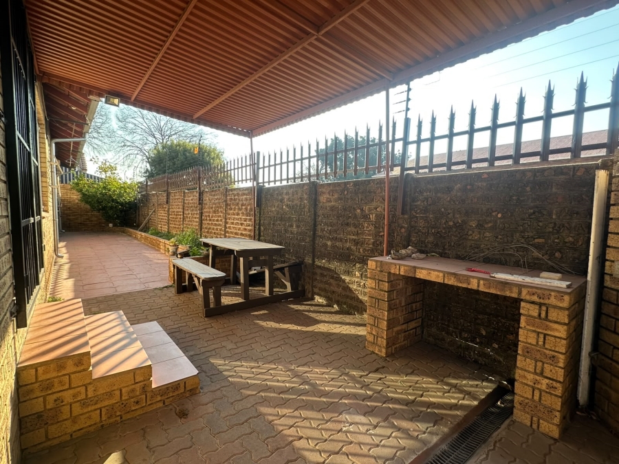 To Let 3 Bedroom Property for Rent in The Hill Gauteng