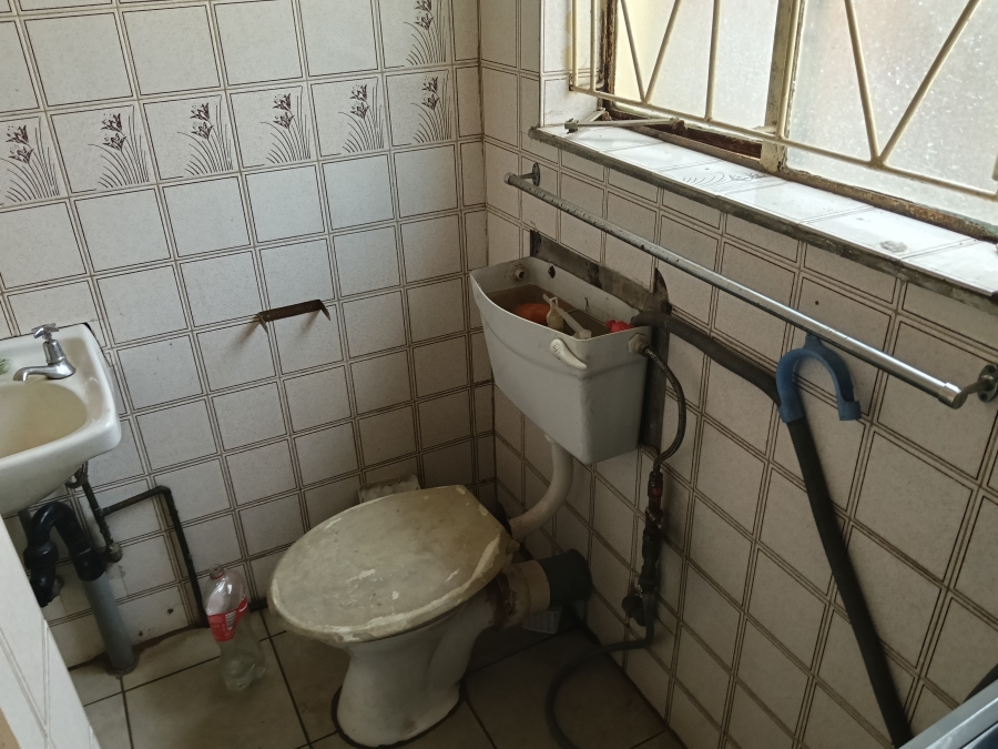 6 Bedroom Property for Sale in Actonville Gauteng