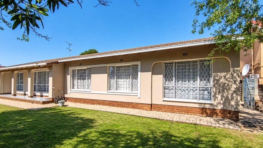 5 Bedroom Property for Sale in Brackendowns Gauteng