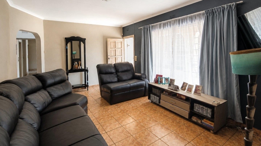 5 Bedroom Property for Sale in Brackendowns Gauteng